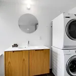 Regent 3 - Popular 3-bdr With Balcony In Centre 아파트