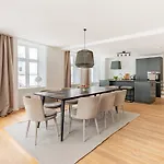 Regent 3 - Popular 3-bdr With Balcony In Centre * 코펜하겐