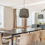 Regent 3 - Popular 3-bdr With Balcony In Centre