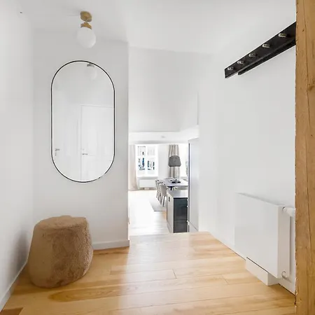 Sanders Regent - Popular Three-bedroom Near Square *