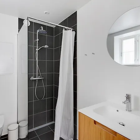 Sanders Regent - Popular Three-bedroom Near Square *