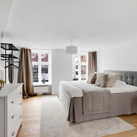Regent 3 - Popular 3-bdr With Balcony In Centre * 코펜하겐