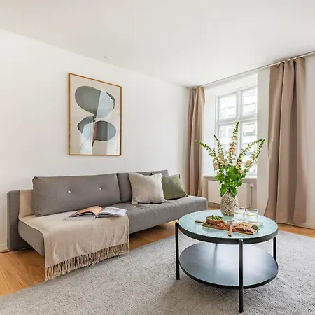 Lejlighed Regent 3 - Popular 3-bdr With Balcony In Centre