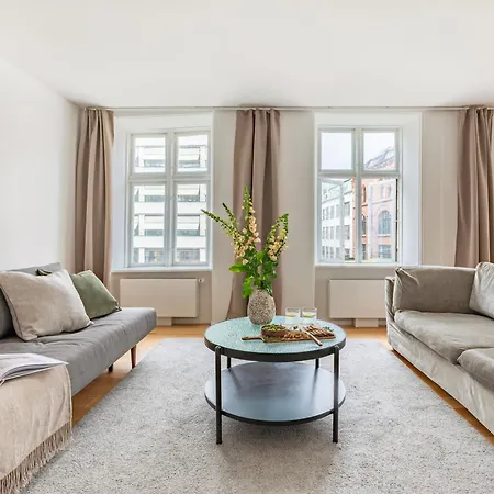 Regent 3 - Popular 3-bdr With Balcony In Centre *