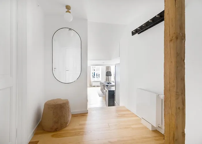 Regent 3 - Popular 3-bdr With Balcony In Centre *