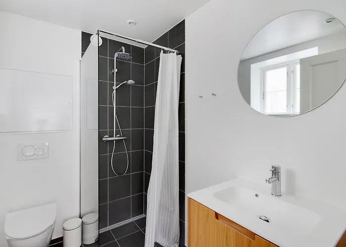 Regent 3 - Popular 3-bdr With Balcony In Centre *