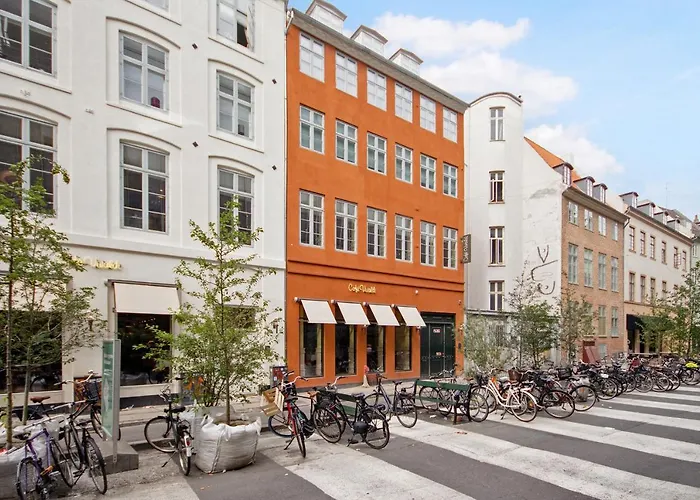 Regent 3 - Popular 3-bdr With Balcony In Centre Διαμέρισμα