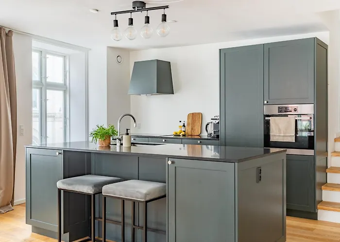 Lejlighed Regent 3 - Popular 3-bdr With Balcony In Centre