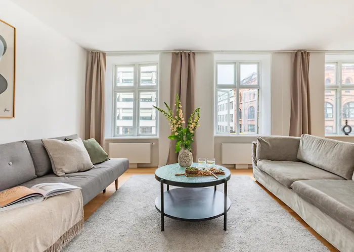 Regent 3 - Popular 3-bdr With Balcony In Centre *