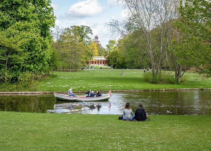 Regent 3 - Popular 3-bdr With Balcony In Centre Apartment *