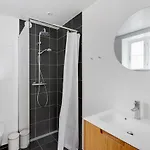 Regent 3 - Popular 3-bdr With Balcony In Centre *